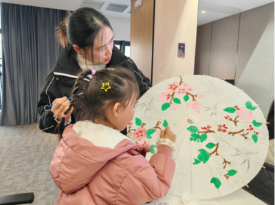 小手繪傳承，傘上綻非遺——霍山縣圖書館“非遺傳承”手繪油紙傘活動紀實