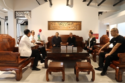 楊志明會(huì)長(zhǎng)考察調(diào)研紅木分會(huì)，助推會(huì)務(wù)服務(wù)提質(zhì)升級(jí)